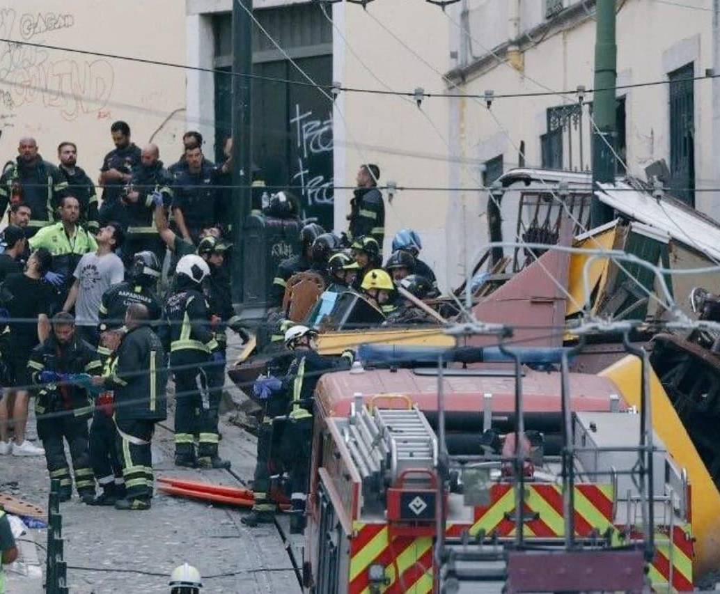 Un accidente se produjo este miércoles en un funicular ubicado en Lisboa. FOTOS: Capturas de video 