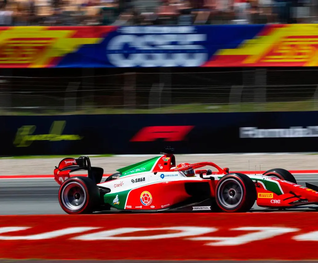 Sebastián Montoya lideró gran parte de la carrera sprint del Gran Premio de Austria y terminó segundo tras una intensa batalla en la última vuelta, firmando una de sus mejores actuaciones en la Fórmula 2. FOTO: Prema Racing
