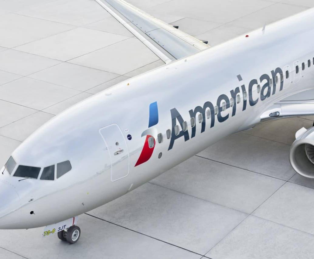 Un avión de American Airlines habría tenido impactos de bala en un alerón. FOTO: sitio web American Airlines