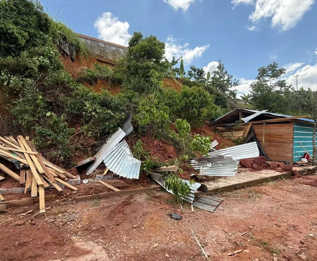Un niño de tres años murió en medio de un deslizamiento en Tarazá, Antioquia. FOTO: Dagran Antioquia 