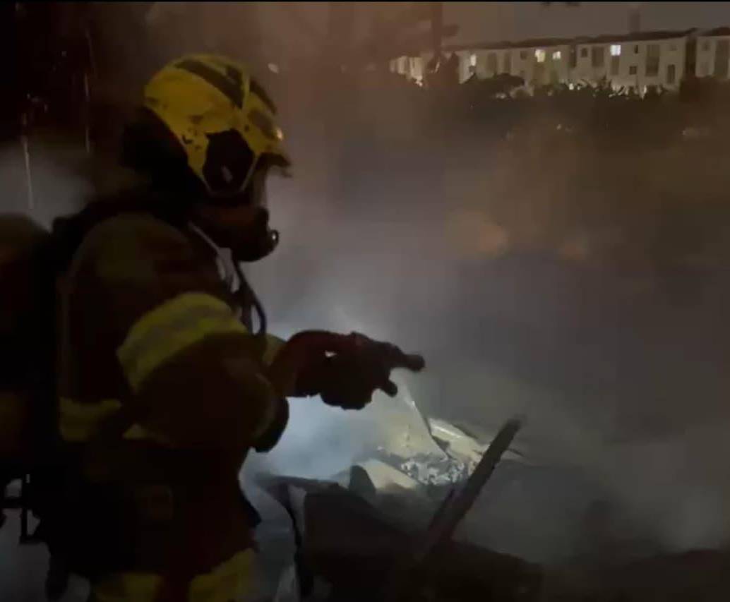 Un incendio se presentó este miércoles, 25 de marzo, en un asentamiento en la ciudad de Cali. FOTO: Captura de video