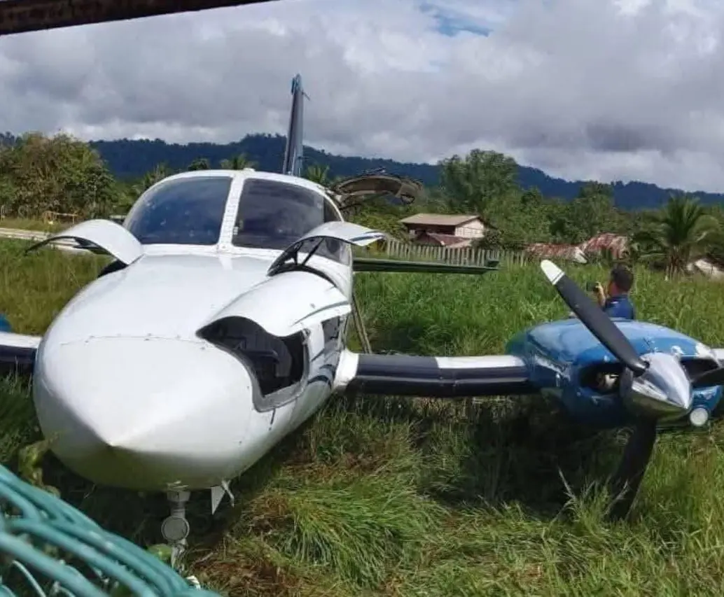 Un avión ligero sufrió un incidente en el aeropuerto Reyes Murillo de Nuquí, en Chocó. FOTO: Tomada de X @@fl360aero