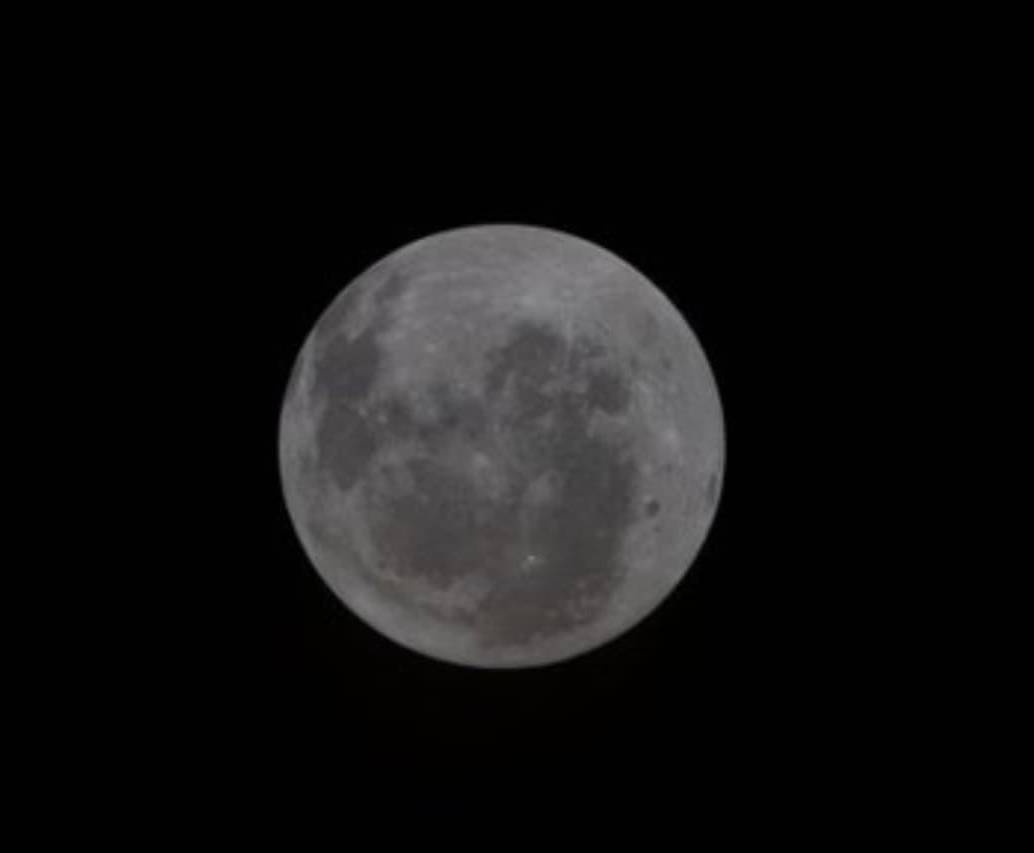 Los cuatro astronautas de Artemis II ya divisan la Luna a unas cuantas millas. FOTO: Nasa 