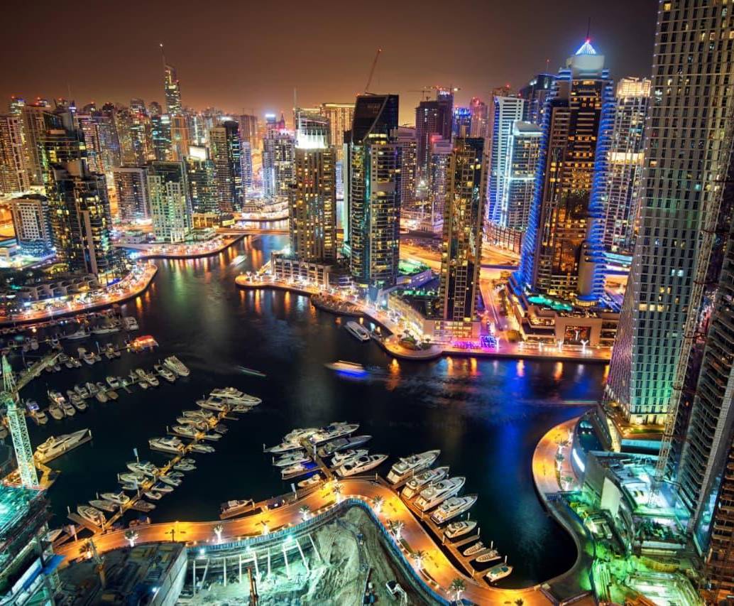 Ultrarricos en la ciudad de Dubái huyen de la guerra que involucra a Medio Oriente. FOTO: Depositphotos