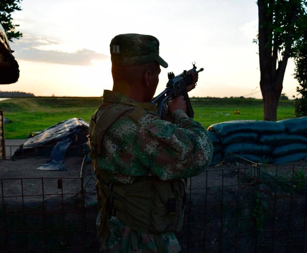 El Ejército fue sacado de la zona por un grupo de campesinos que, al parecer, estaban siendo instrumentalizados y presionados por los armados. FOTO COLPRENSA