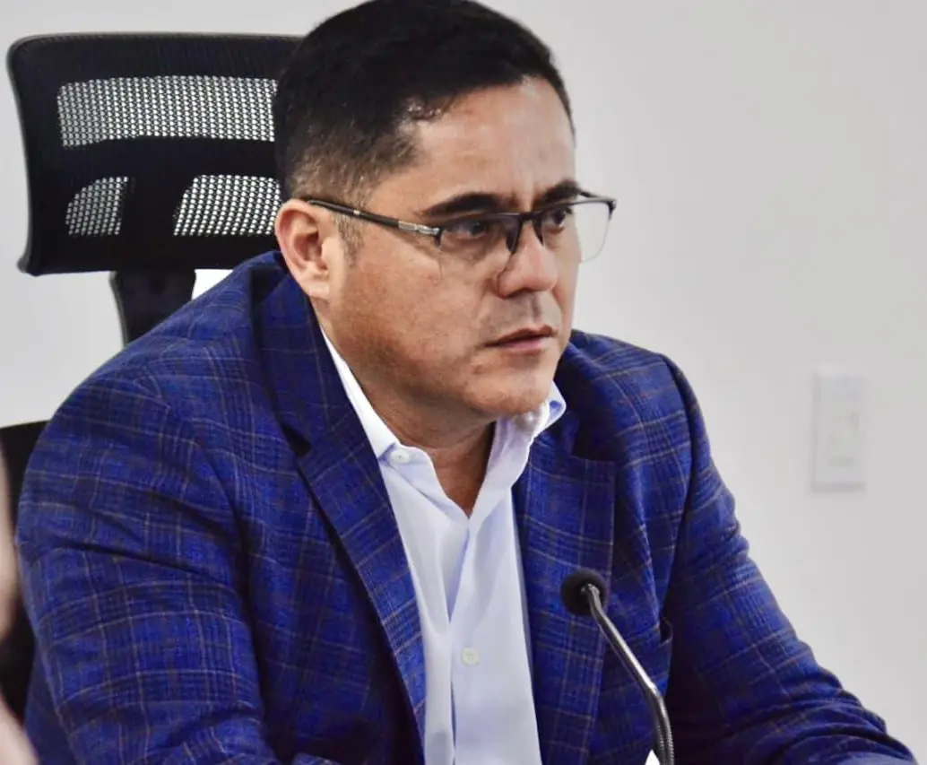 El alcalde encargado de Bucaramanga, Eduard Sánchez, pidió la renuncia de algunos funcionarios y desató tensión en la administración distrital. FOTO: Alcaldía de Bucaramanga