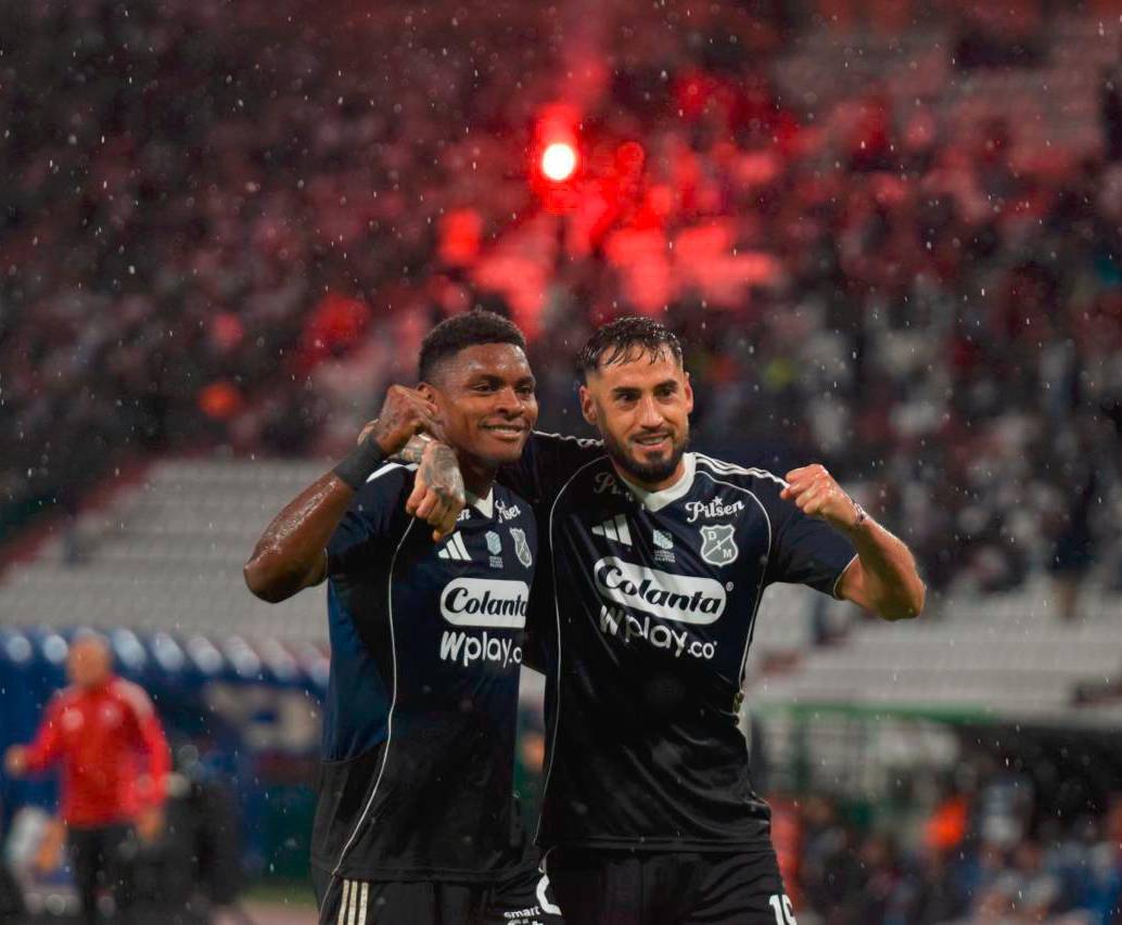 En la imagen aparecen Brayan León y Francisco Fydriszewski, dupla goleadora del DIM. FOTO COLPRENSA