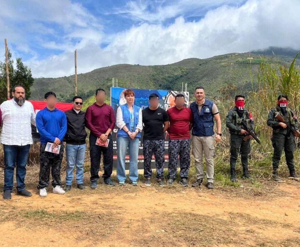 Daniel de Jesús Granada Quiroz, Ramón Alberto Coronel Medina, Edwin Fabián Manosalva Contreras, José Ricardo Carrillo Romero y Carlos Eduardo Barrera fueron liberados tras un secuestro por parte del ELN. FOTO: Colprensa 