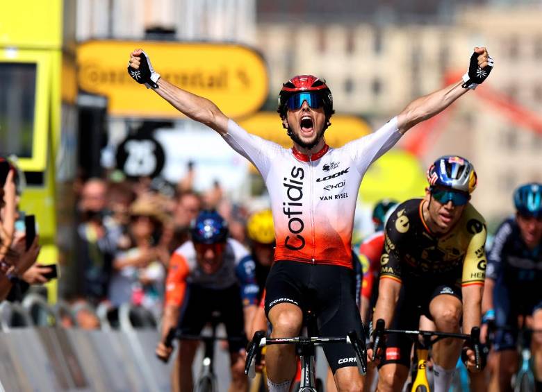 El francés Victor Lafay del equipo Cofidis celebra su victoria en la segunda etapa del Tour de Francia. FOTO GETTY
