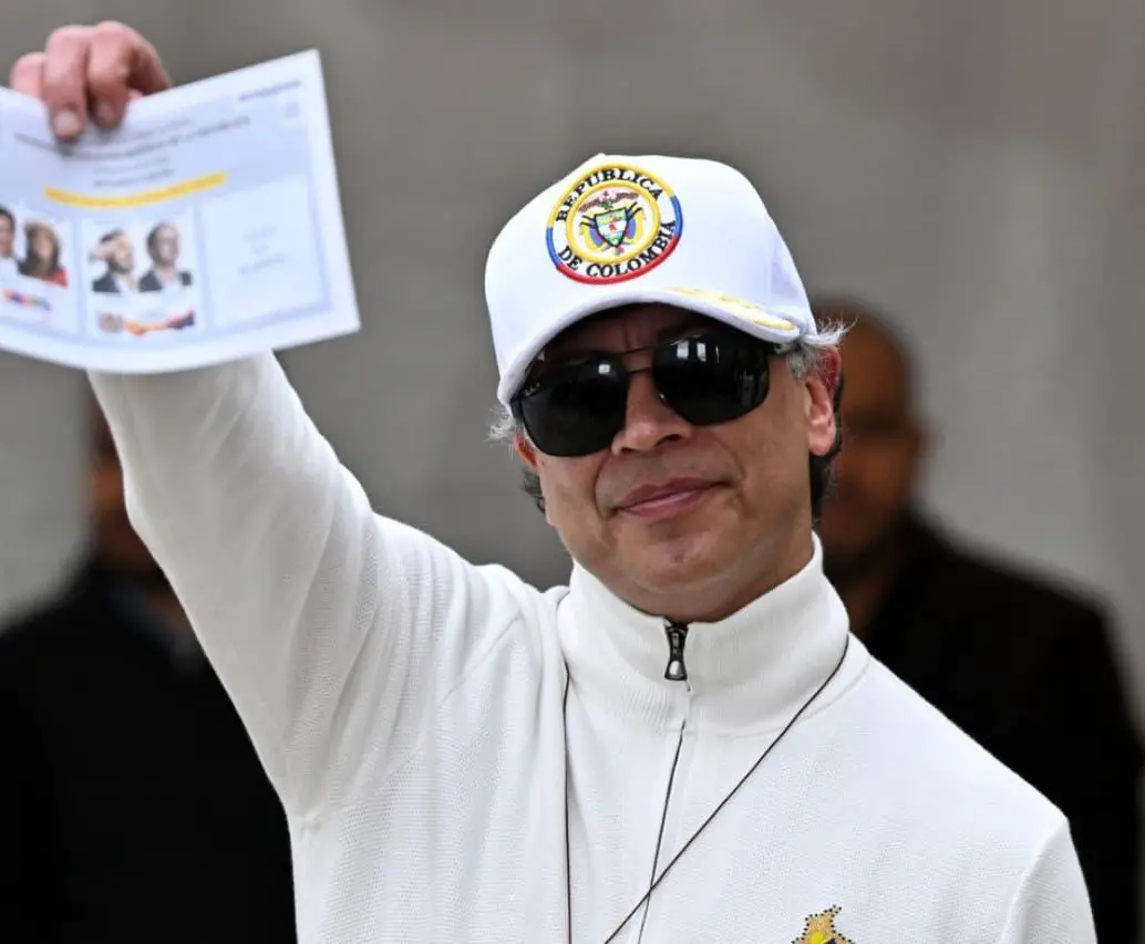 El presidente Gustavo Petro mostró su voto nuevamente. FOTO: AFP