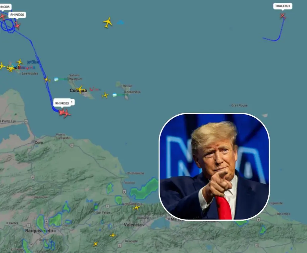 Aviones militares estadounidenses sobrevolaron entre Venezuela y Curazao, según <i>Flightradar24. </i>FOTOS GETTY-Captura de pantalla 