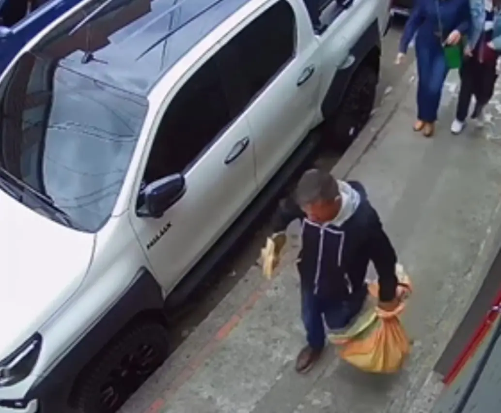 Así fue como robaron a unos periodistas del canal City TV en Bogotá. FOTO: Captura de video 