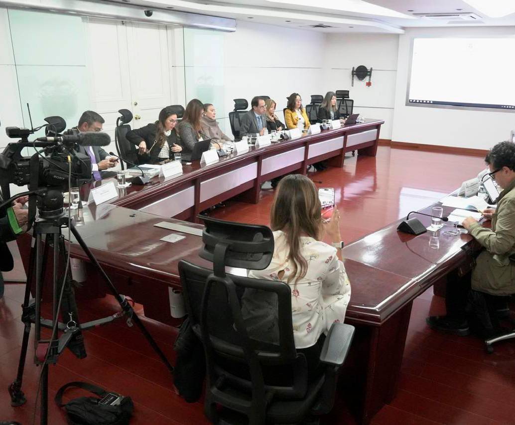 Reunión de los equipos de empalme entre el Gobierno saliente y el electo, encabezados por Germán Ávila y José Manuel Restrepo. FOTO COLPRENSA