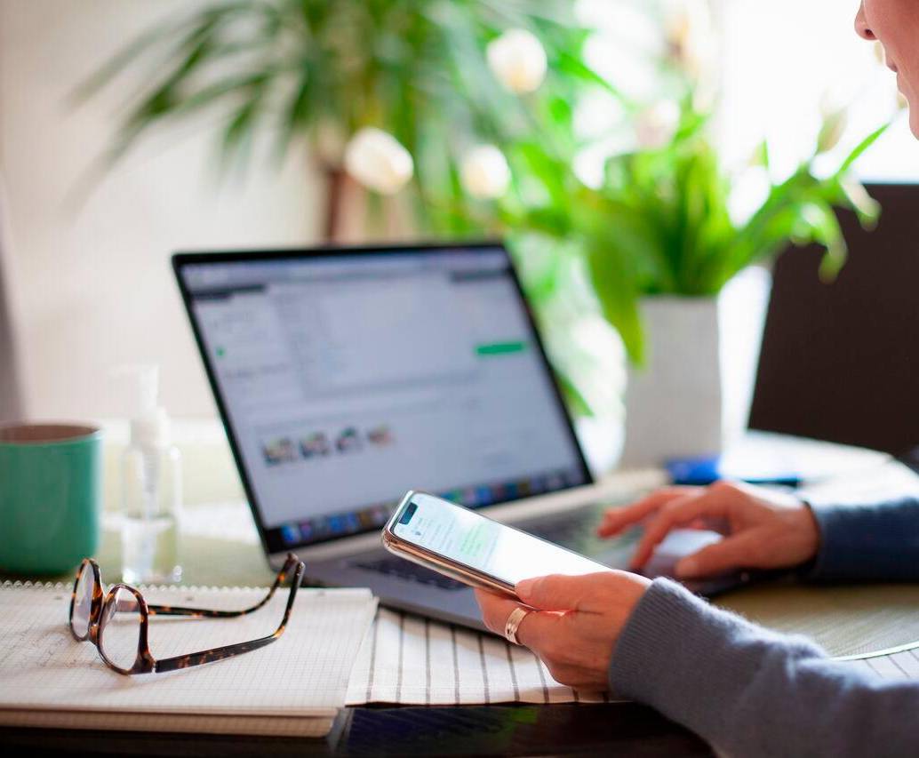 Los aprendices de Claro reciben apoyo del 75% al 100% del salario mínimo según la etapa de formación. FOTO: GETTY