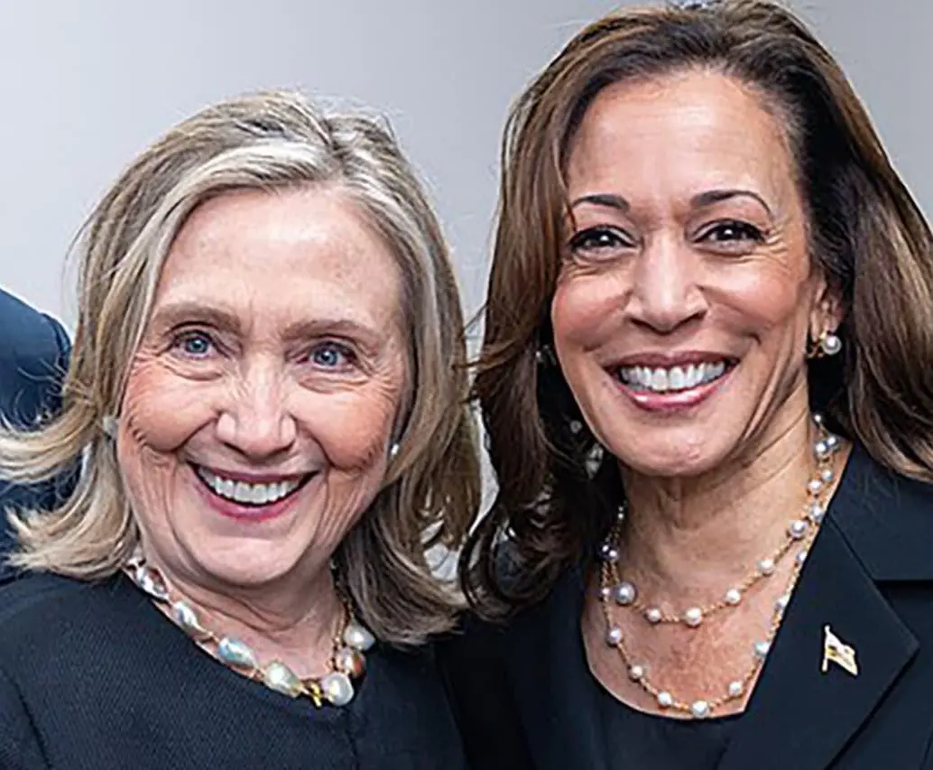 A Kamala Harris y Hillary Clinton les revocaron las autorizaciones de seguridad. FOTO: Cortesía