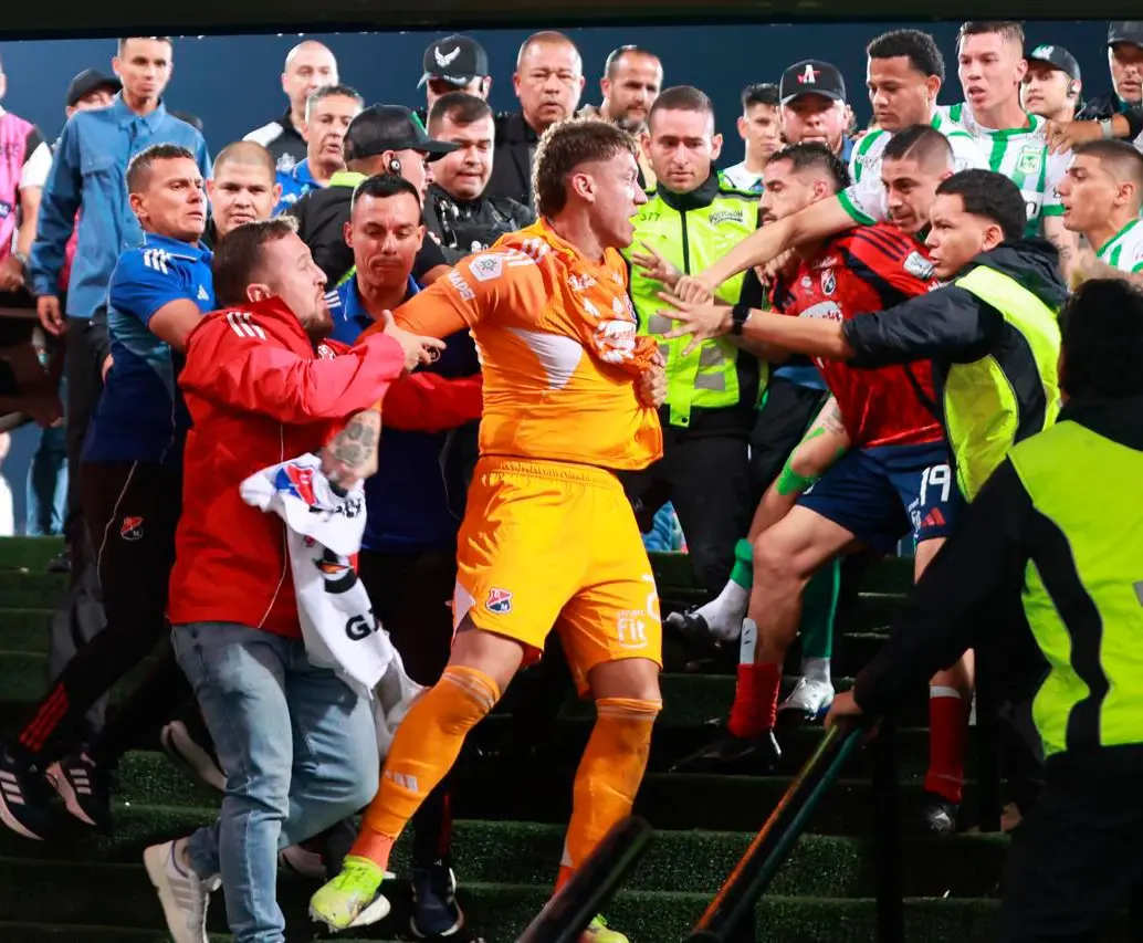 El arquero uruguayo Washington Aguerre protagonizó una pelea con jugadores de Nacional al final del clásico paisa de la quinta fecha de cuadrangulares. FOTO: Manuel Saldarriaga