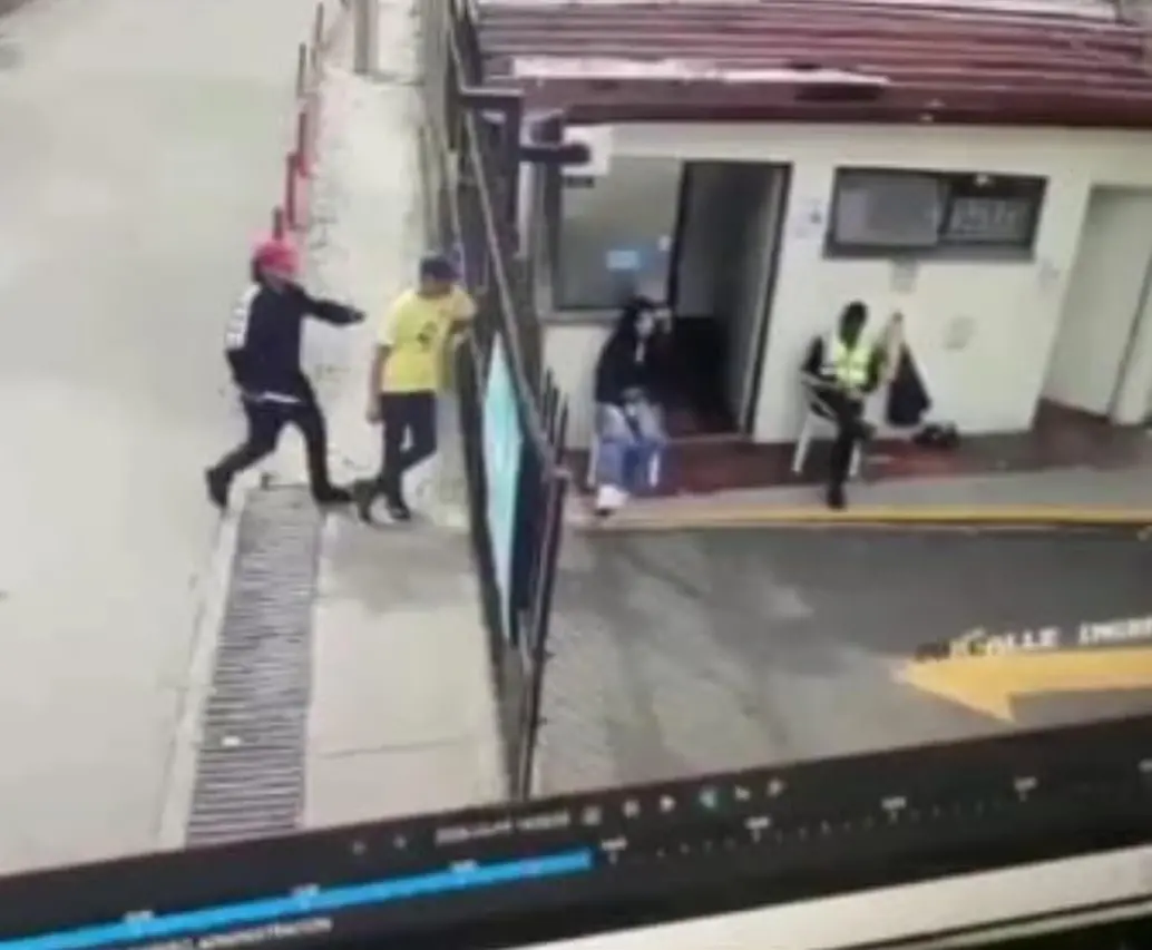 Henry Alberto Benavides Cárdenas, de 45 años, y Nicolás Francisco Perdomo, de 18, murieron en medio de un ataque en el set de la producción <i>‘Sin senos sí hay paraíso’ </i>. FOTO: Captura de video 