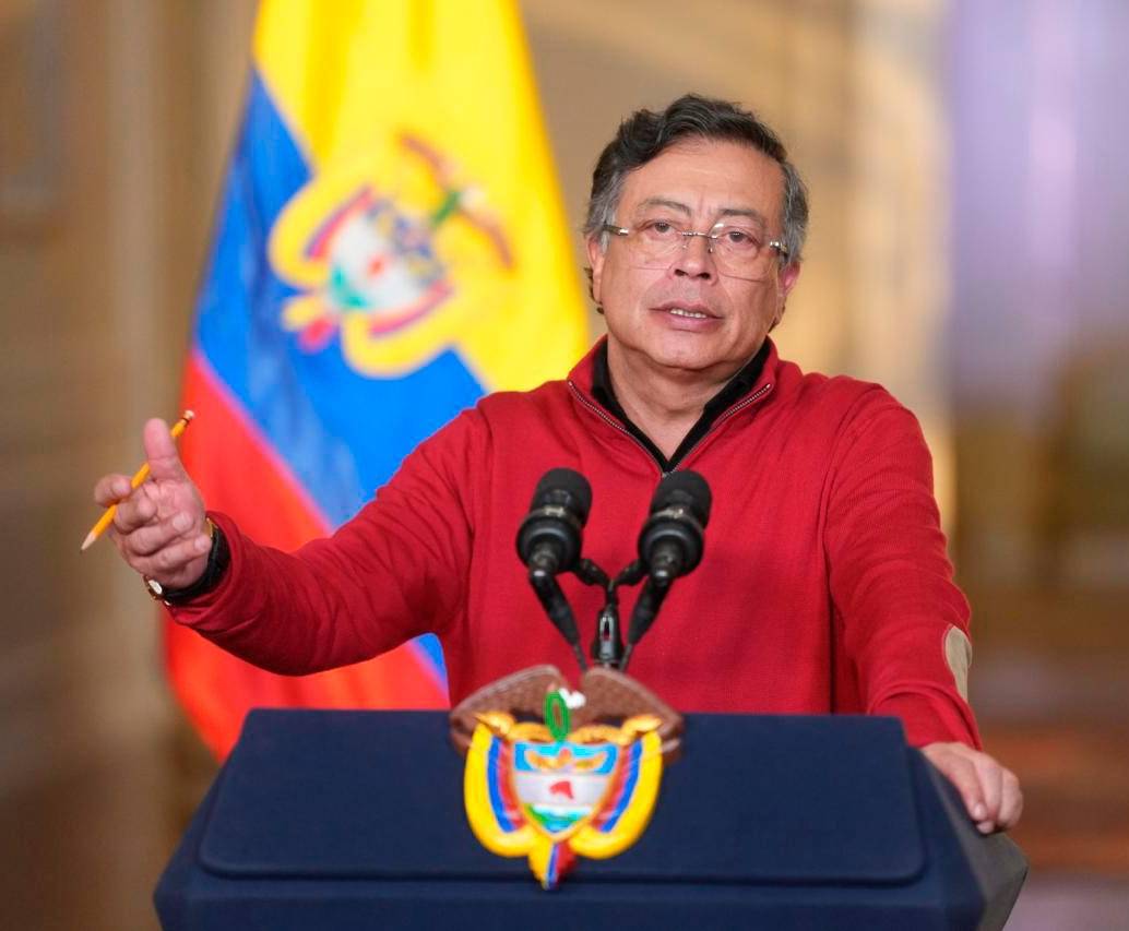 En alocución presidencial, Gustavo Petro, hizo oficial la convocatoria a marchas para defender el incremento del salario mínimo. Foto: Presidencia
