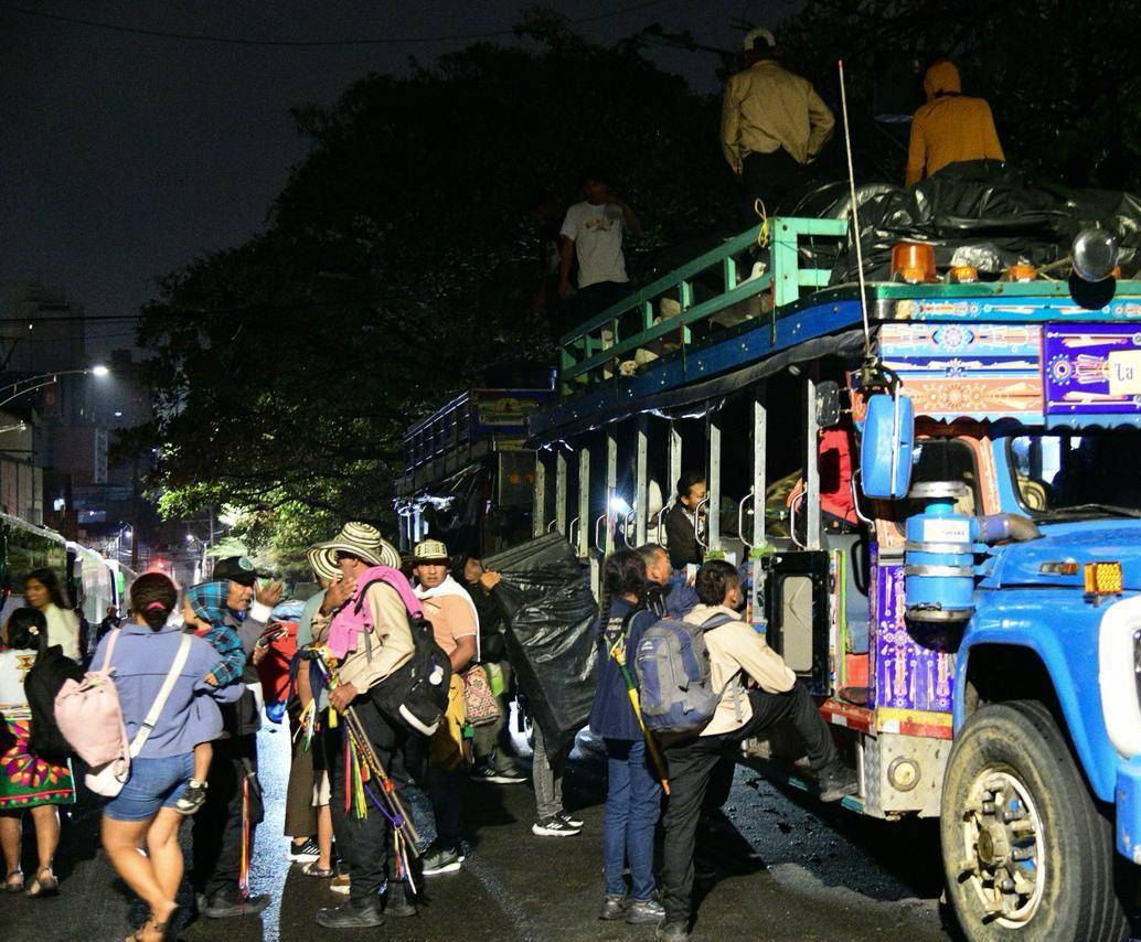 Así se comenzó a desarrollar el retorno de los indígenas a sus territorios en buses escalera. FOTO: <b>CORTESÍA</b>
