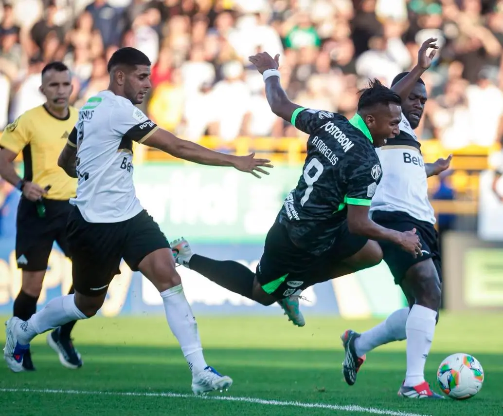 Nacional recibirá al Internacional de Bogotá, este martes, para abrir los duelos de vuelta de la Liga. FOTO COLPRENSA