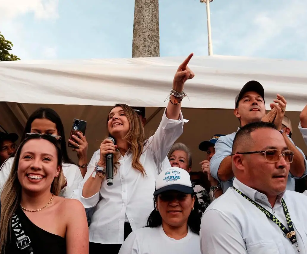 Paloma Valencia durante su intervención en Manizales, donde presentó su propuesta de seguridad y desarrollo regional. FOTO CORTESÍA 