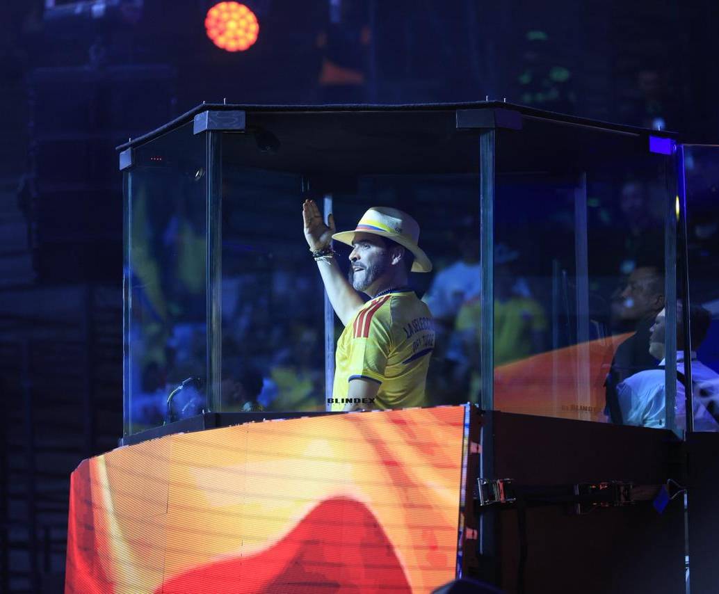 De la Espriella salió vestido con la camiseta de la Selección y un sombrero aguadeño. Foto: Camilo Suárez
