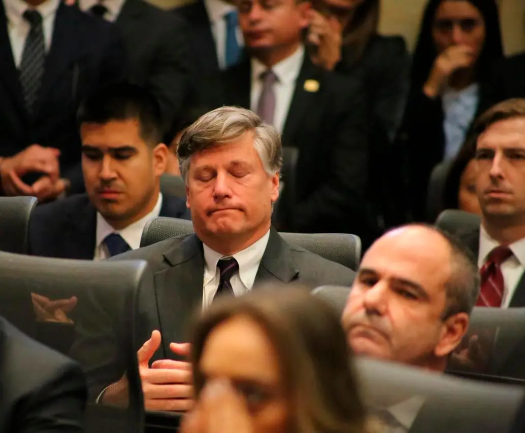 Christopher Landau, subsecretario de Estado de Estados Unidos en el Congreso durante el cierre de la cámara ardiente de Miguel Uribe Turbay.<b> </b>FOTO: Colprensa
