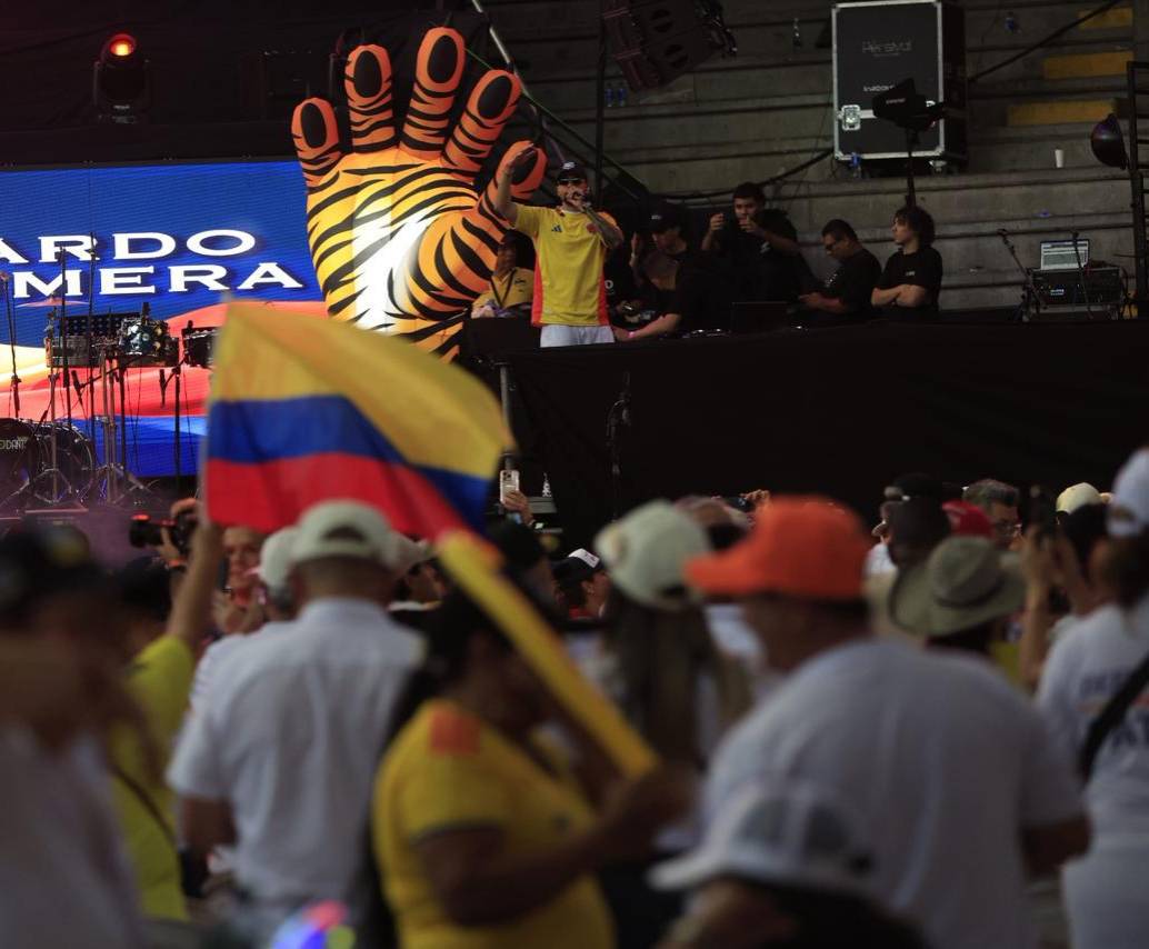 Hasta el momento, el candidato no ha salido a la tarima. Foto: Camilo Suárez