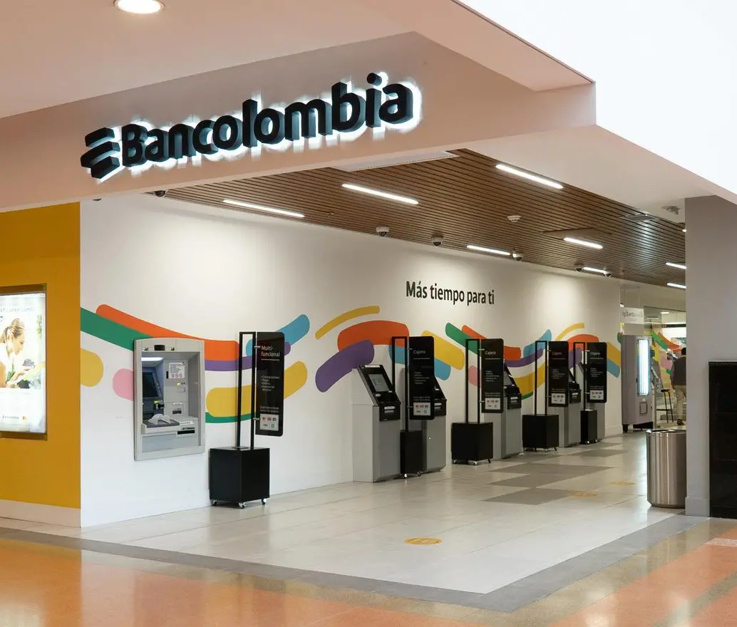 La víspera de Navidad tendrá un tratamiento especial. El martes 24 de diciembre, todas las sucursales de Bancolombia atenderán en jornada continua hasta la 1:00 p.m. FOTO: Cortesía Bancolombia.