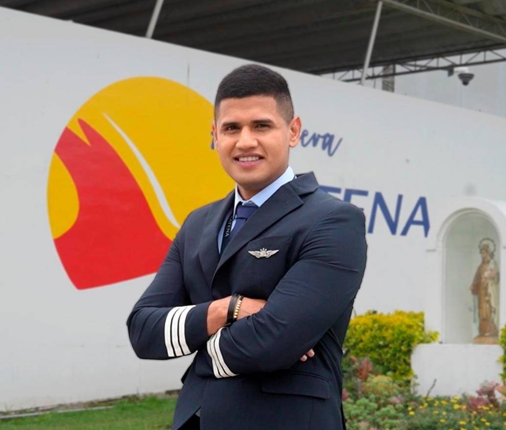 Ricardo Cáceres logró convertir su sueño de volar en una realidad dentro de la aerolínea Satena. FOTO cortesía Satena