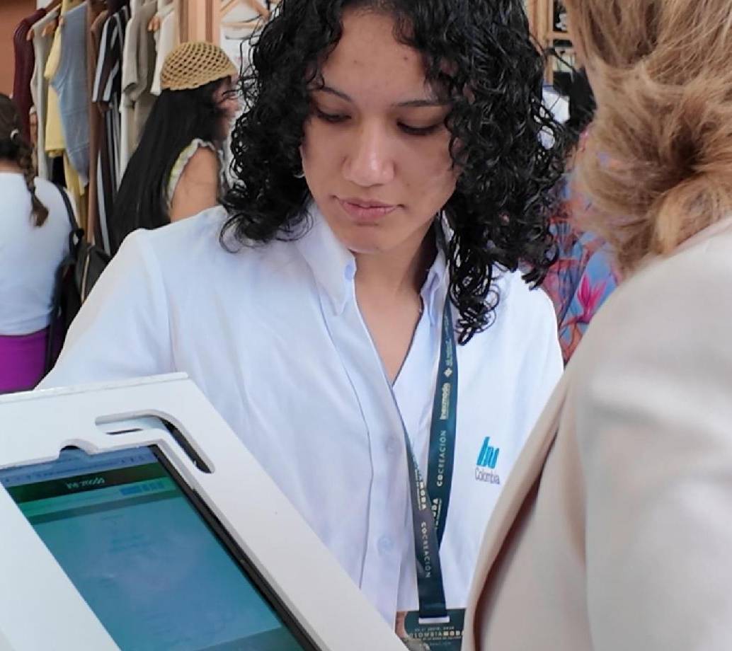 El sistema de reconocimiento facial con inteligencia artificial promete reducir los tiempos de acceso en Colombiamoda 2025. FOTO cortesía