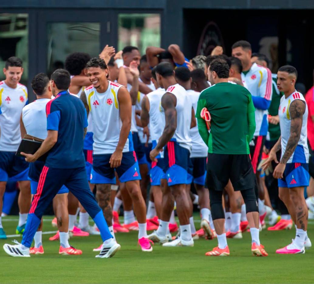 En la imagen se ve a Richard Ríos sonriente, una muestra del ambiente positivo que vive la Selección en el Mundial. FOTO 