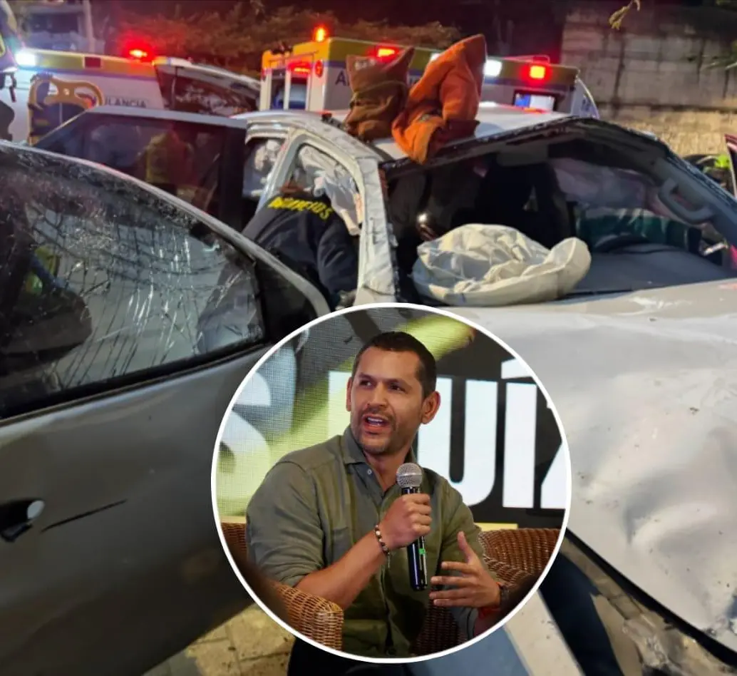 Un grave accidente en el que se vio involucrado el precandidato presidencial Daniel Palacios ocurrió esta tarde en cerca al centro comercial Santa Fe en Medellín. Imagen: redes sociales. 