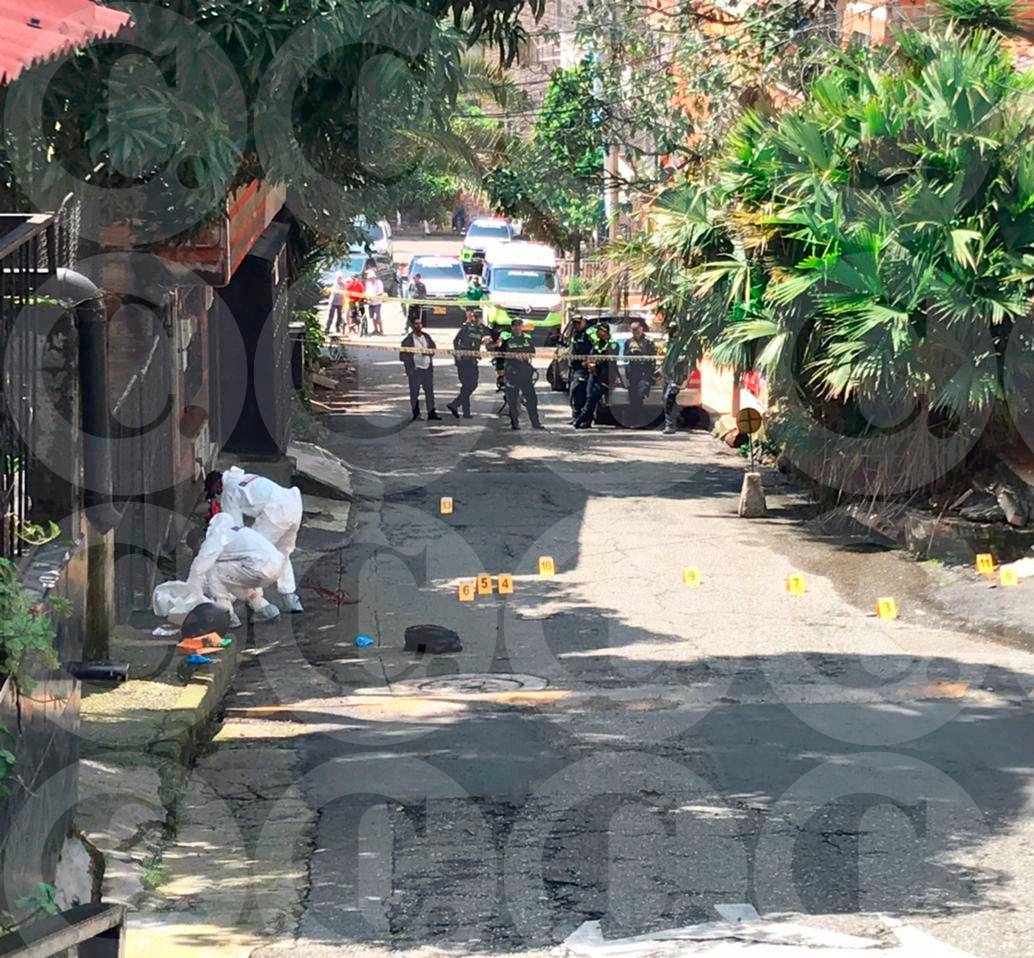 En este sitio quedó el cuerpo sin vida de uno de los presuntos delincuentes, mientras que el otro logró escapar hasta la Feria de Ganados, donde fue encontrado lesionado. FOTO: LAURA ROSA JIMÉNEZ VALENCIA
