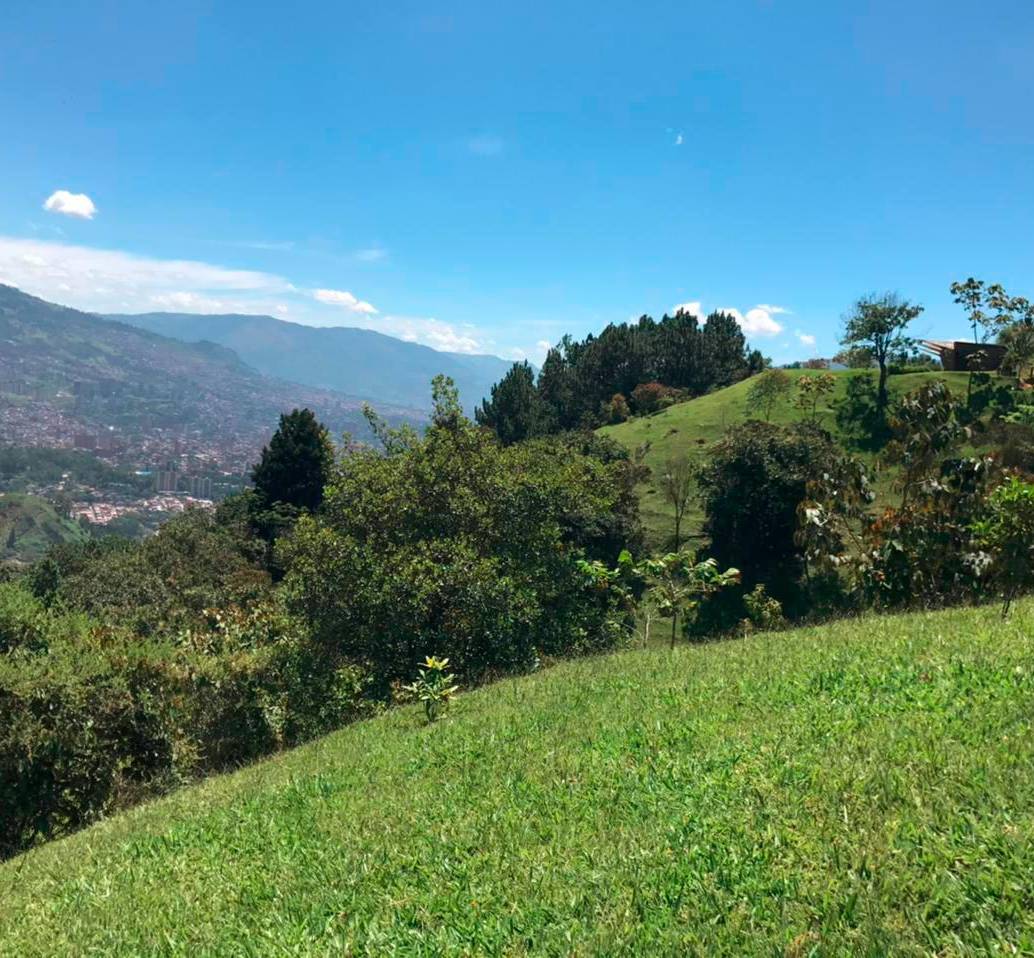 En este punto del cerro de las Tres Cruces ocurrió el asesinato de estas dos personas, a las cuales llevaron y les quitaron la ropa. FOTO: LAURA ROSA JIMÉNEZ VALENCIA