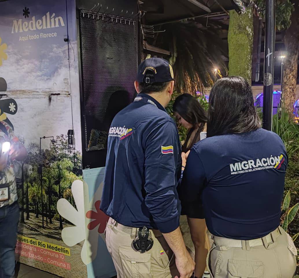 El propósito principal de las autoridades es identificar irregularidades en el estatus migratorio de turistas y verificar si hay extranjeros con antecedentes de explotación sexual. FOTO: Cortesía Migración Colombia