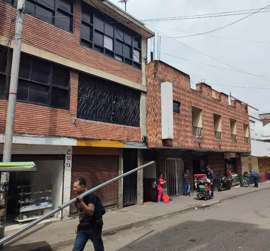 Dentro de este hotel, en el centro de Medellín, se habría producido la muerte de un hombre, al cual lanzaron en un costal hacia el sótano de un parqueadero vecino. FOTO: <b>ANDRÉS GARCÍA HERNÁNDEZ</b>