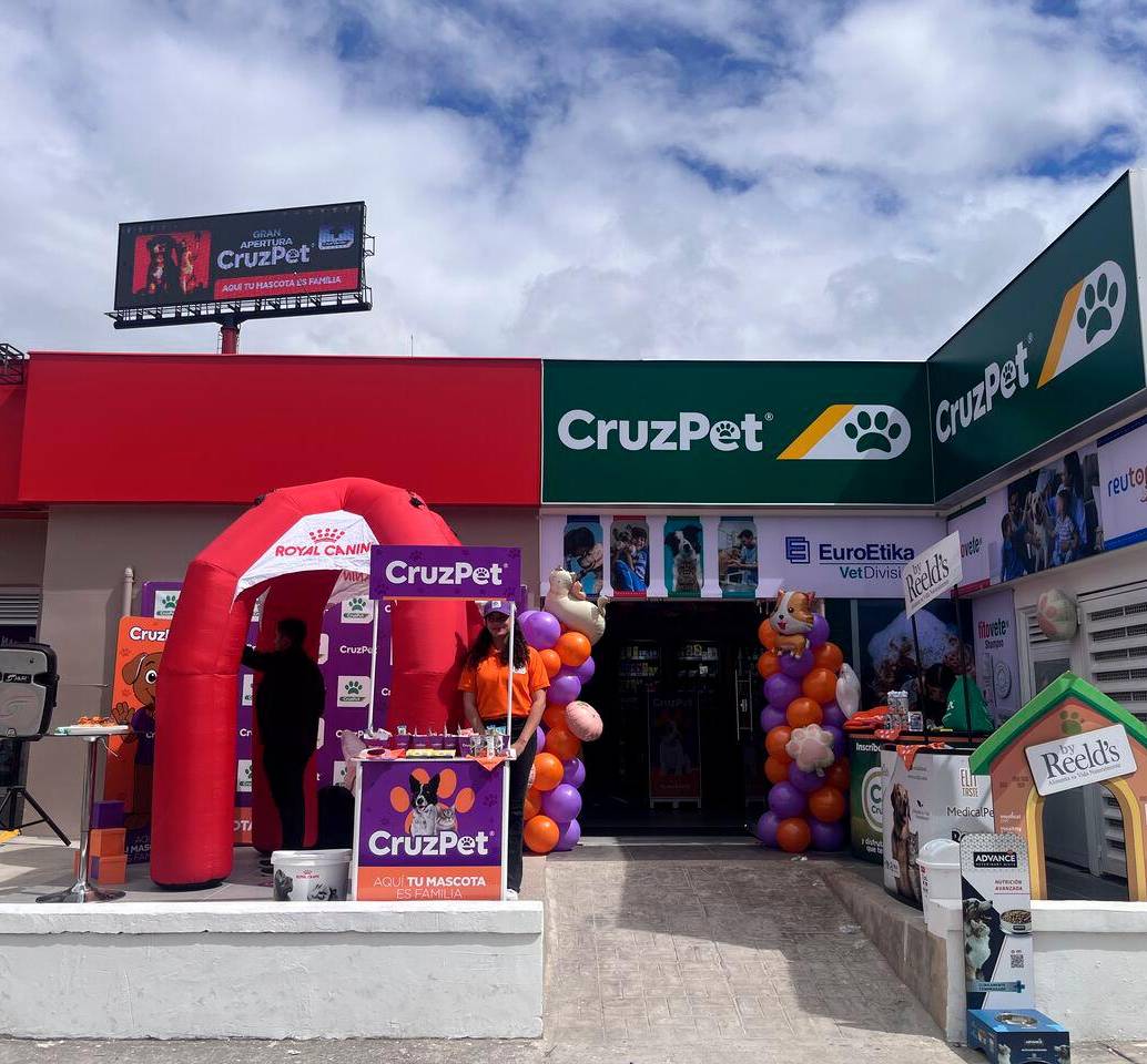 La marca busca acompañar a los tutores en cada etapa del cuidado de sus mascotas. FOTO: Cortesía Cruz Verde