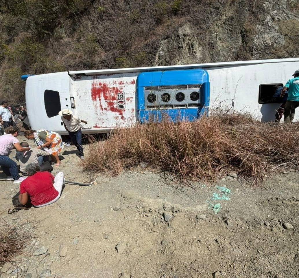 El accidente, entre Santa Fe de Antiquia y Giraldo dejó, hasta el momento, siete personas heridas. Foto: Cortesía