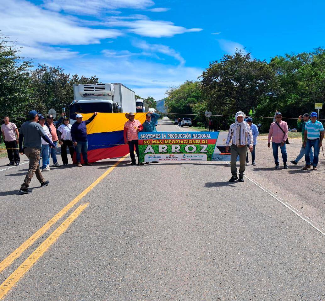 Ya hay bloqueos viales en 10 departamentos del país, por parte de los arroceros. FOTO cortesía