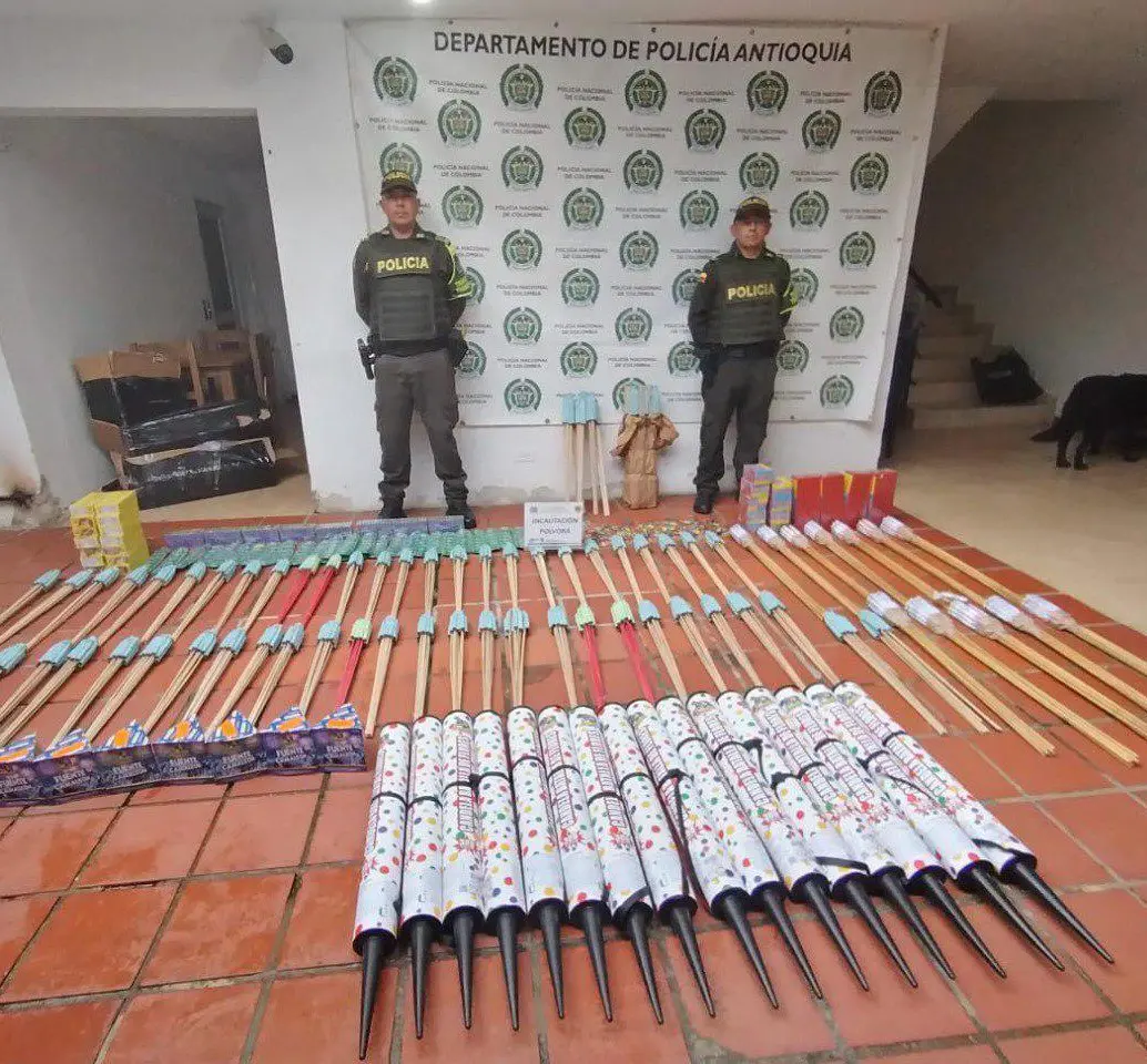 La pólvora incautada iba hacia los municipios de Caucasia, en Antioquia, y El Guamo, Tolima. FOTO Cortesía Policía Antioquia. 