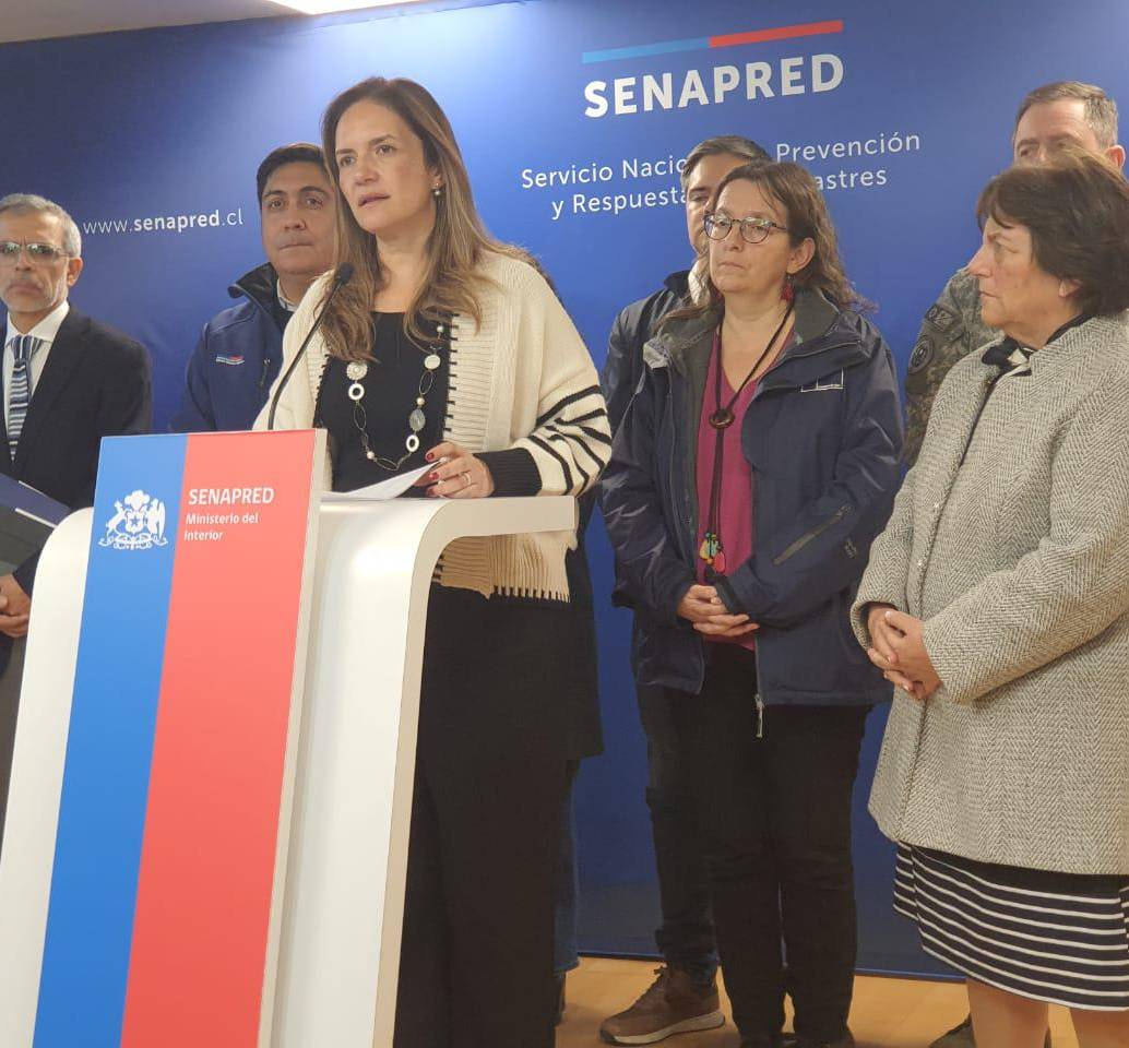 En una rueda de prensa, la directora Nacional de Senapred, Alicia Cebrián en Chile, advirtió sobre las alertas que existen en la costa de este país tras el terremoto en Rusia. Imagen, Senapred. 