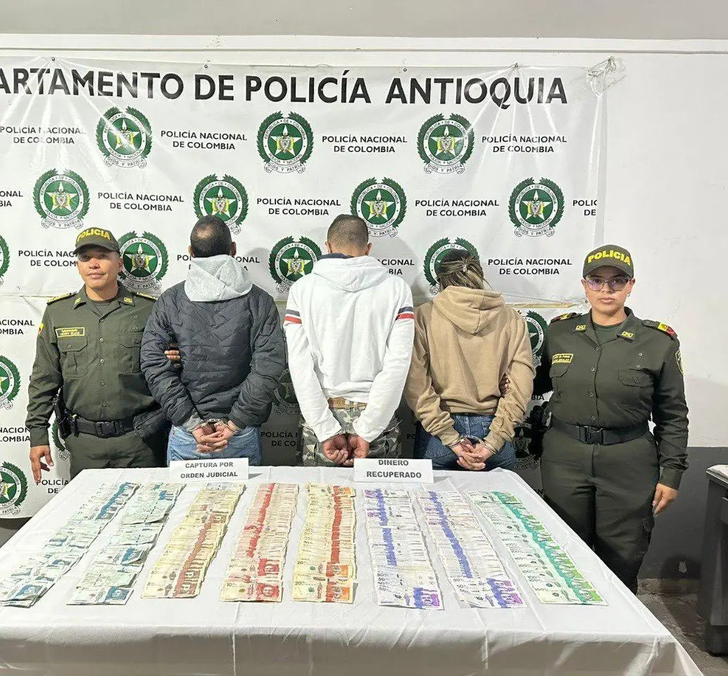 Durante el procedimiento, la Policía pudo recuperar $32 millones en billetes de diferente denominación. FOTO Cortesía Policía Antioquia. 