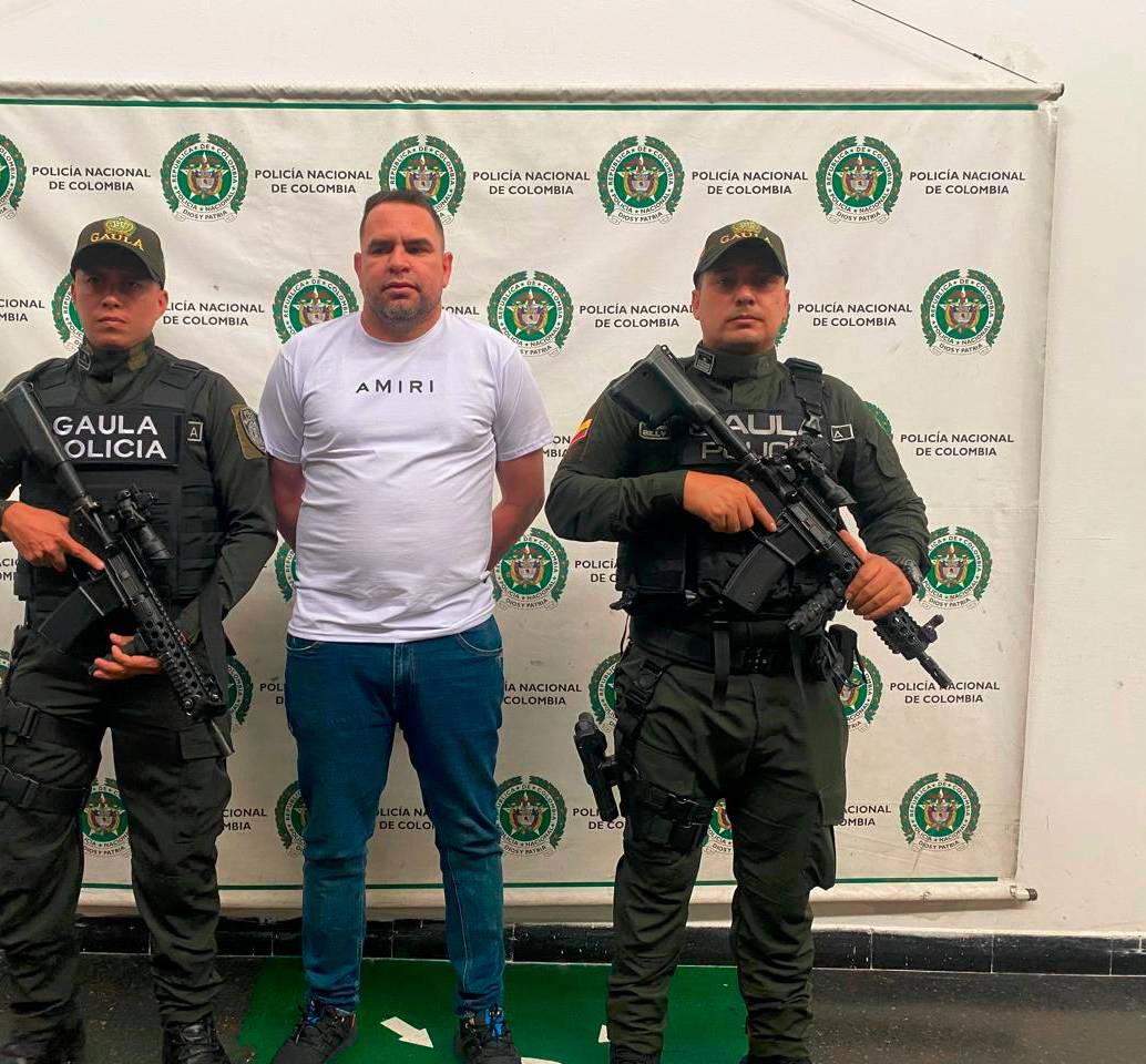 Adrián José Rodríguez Gudiño fue capturado en La Ceja, Oriente antioqueño, en un operativo entre autoridades colombianas y de Estados Unidos. FOTO: CORTESÍA POLICÍA NACIONAL