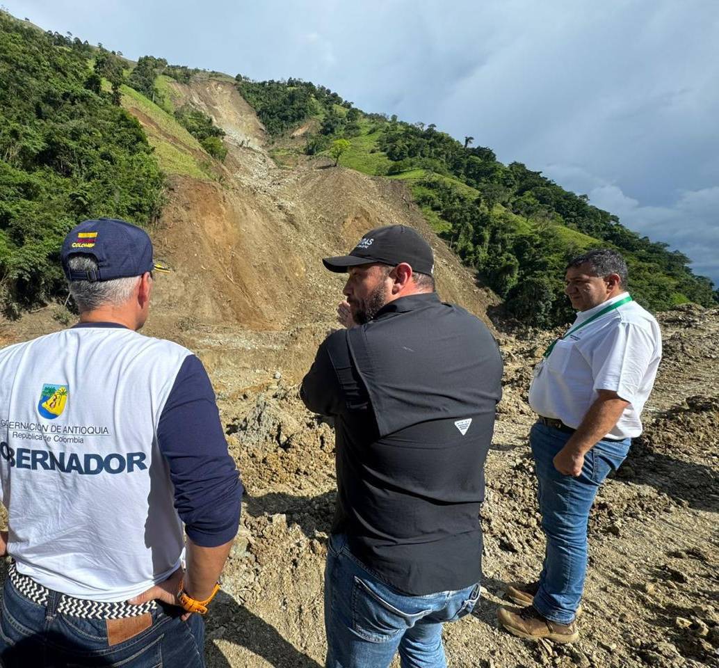 90.000 metros cúbicos de material se desprendieron de una montaña en Salgar. FOTO: Cortesía Gobernación