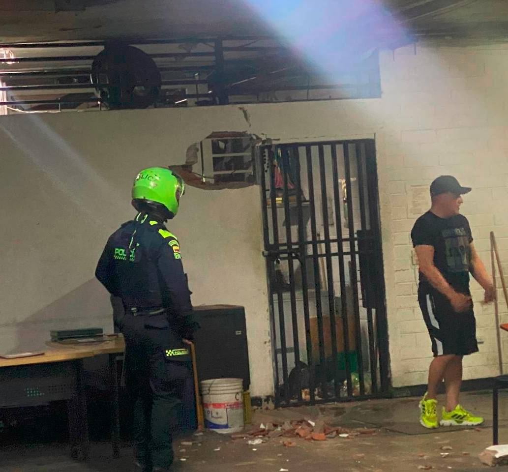 Así quedó la estación de Policía de Belén luego del intento de fuga de internos registrado en la madrugada de este lunes. FOTO: CORTESÍA