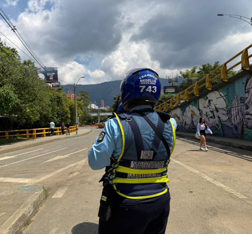 La vía se habilitó tras culminar las obras de reparación adelantadas tras el socavón que se registró el pasado 28 de enero, a causa de la creciente súbita de la quebrada La Poblada. FOTO: Cortesía Alcaldía de Medellín