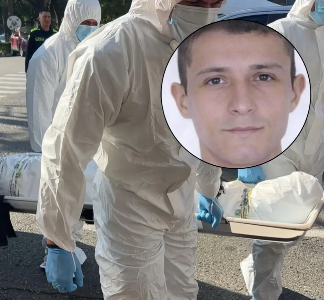 Al fondo, el cuerpo de alias Venezuela. En el círculo, su foto. FOTO: Cortesía Policía de Antioquia