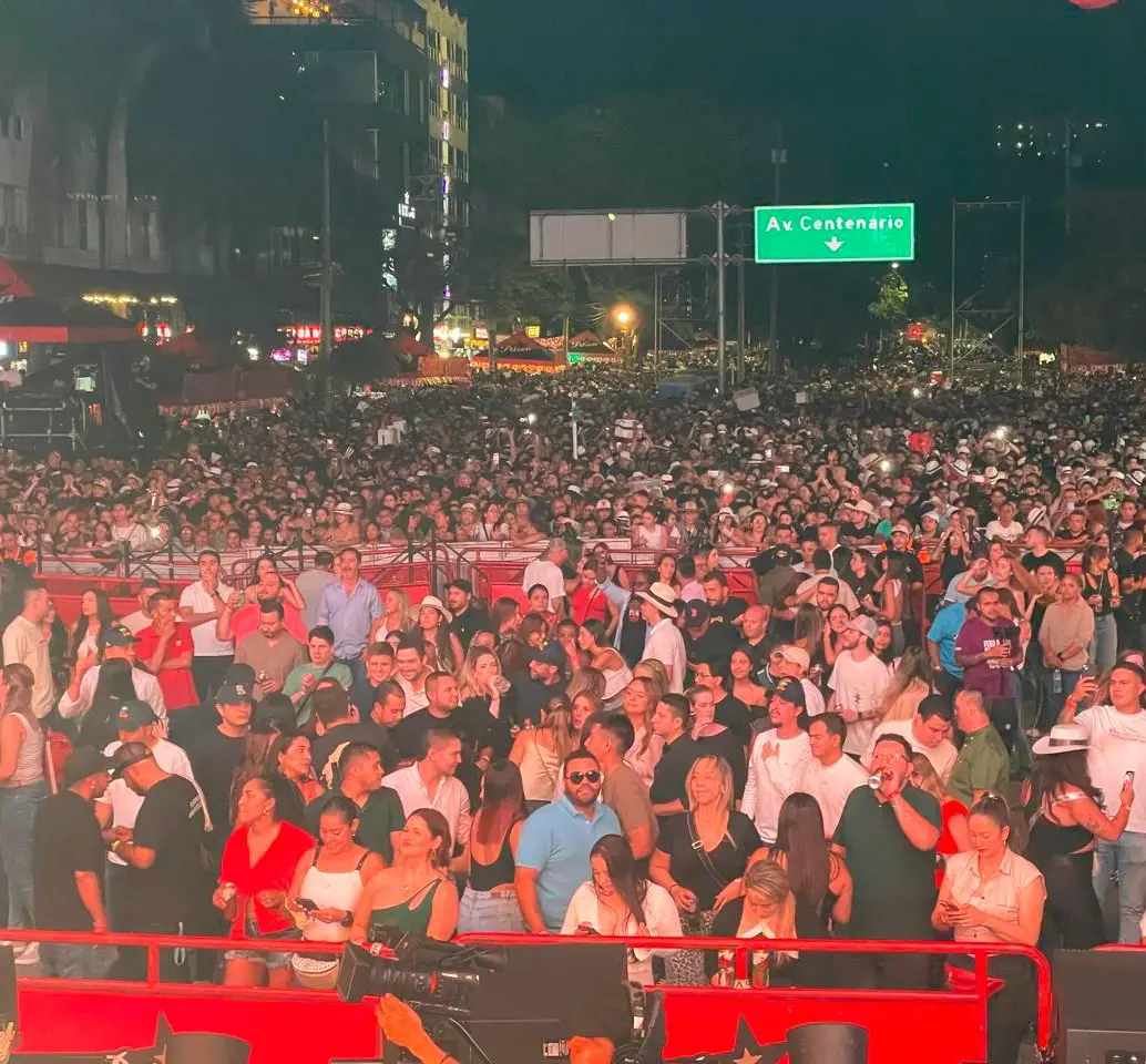 Este lunes, los tablados de La América, Manrique y El Poblado ofrecerán música en vivo con artistas como Pipe Calderón, Daniel Calderón, Arelys Henao y más. FOTO Manuel Saldarriaga