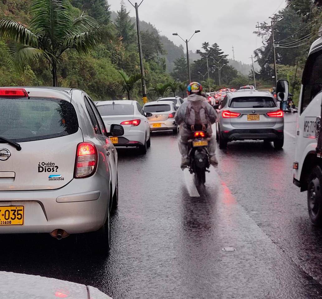 Desde la apertura del túnel de Oriente, la avenida Las Palmas se volvió la vía más usada entre los valles de Aburrá y San Nicolás. FOTO: EL COLOMBIANO